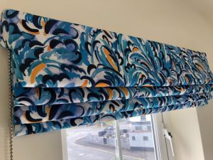 Artistic roman blind